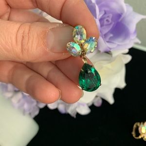 Vintage Coro Gold & Emerald teardrop earrings☘️